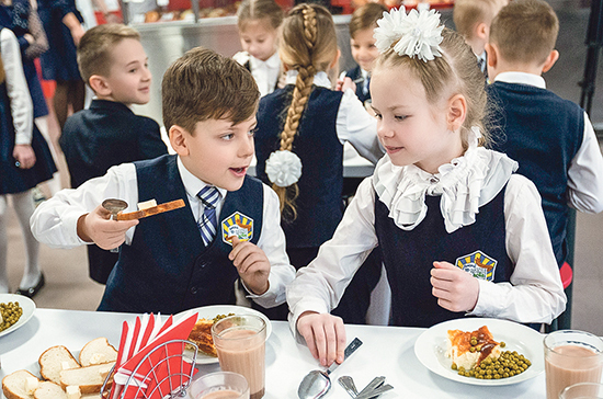 На портале госуслуг можно будет подать жалобу на организацию питания в школах