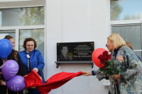 В Ясной Поляне открыли мемориальную доску Иосифу Кобзону