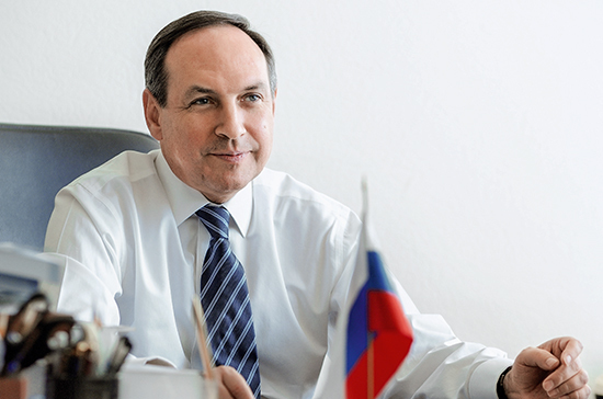 Россия может помочь Белоруссии стать более устойчивой страной, считает Никонов