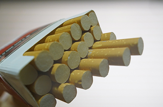 Минфин предложил повысить акцизы на сигареты на 20%, пишут СМИ