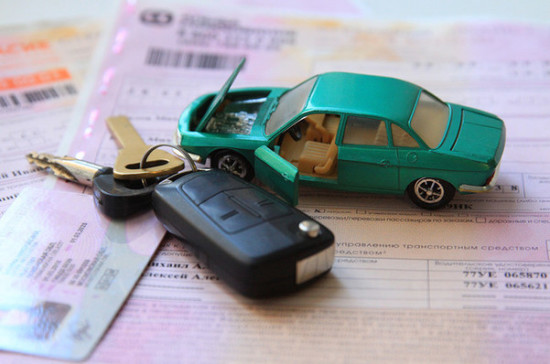 В Минфине рекомендовали автовладельцам заранее предоставлять документы на ОСАГО