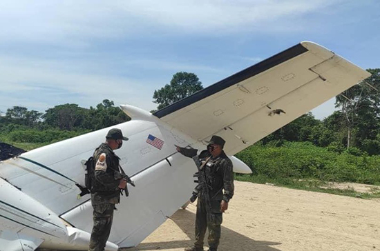 В Венесуэле военные сбили американский самолёт с наркотиками
