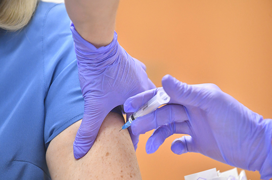 Правительство Литвы хочет закупить вакцину от коронавируса разных производителей
