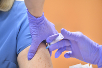 Правительство Литвы хочет закупить вакцину от коронавируса разных производителей
