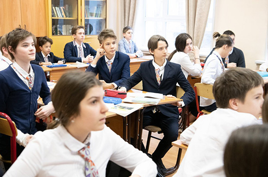 Власти Подмосковья примут решение о дальнейшей работе школ до конца недели