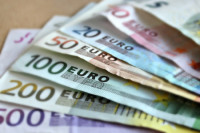 Курс евро впервые с января 2016 года превысил 93 рубля
