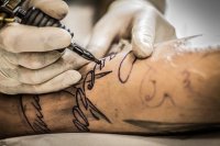 Учёные назвали опасность татуировок