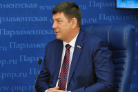 Сенатор Смирнов предложил синхронизировать тестирование выпускников белорусских и российских школ
