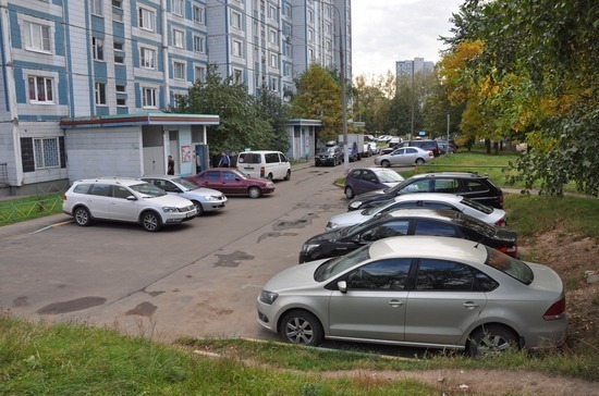 В Петербурге водителям укажут запретные места для парковки во дворе