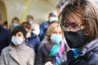 В Петербурге с 1 октября пассажиров без масок и перчаток не будут пускать в общественный транспорт