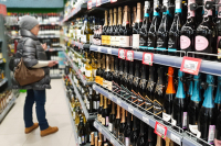 В России предлагают запретить продажу алкоголя в больших пластиковых бутылках 