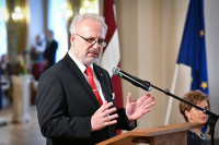Президент Латвии призвал молодёжь говорить по-латышски