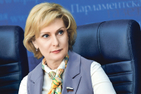 Сенаторы отслеживают ситуацию с наличием коек для больных коронавирусом в регионах, сообщила Святенко