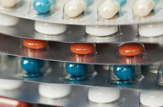Минздрав зарегистрировал предельные цены на препараты от коронавируса по 100 рублей за таблетку