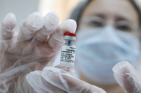 Вакцинация от коронавируса будет бесплатной, заявил глава Минздрава