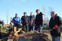 24 октября поисковики в рамках организованной Советом Федерации экспедиции достали со дна Ладожского озера очередной ГАЗ-АА, знаменитую «полуторку». В годы Войны машина эвакуировала из Ленинграда блокадников, а обратно возила медикаменты и продукты. Фото: пресс-служба Совета Федерации