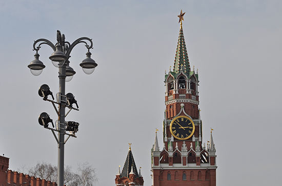 Рубиновые звёзды появились над Кремлем к 20-летию Октябрьской революции
