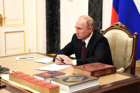 Путин: традиционные ценности в мире становятся предметом нечистоплотных политических игр