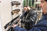 Срок действия разрешений на хранение оружия в России хотят продлить