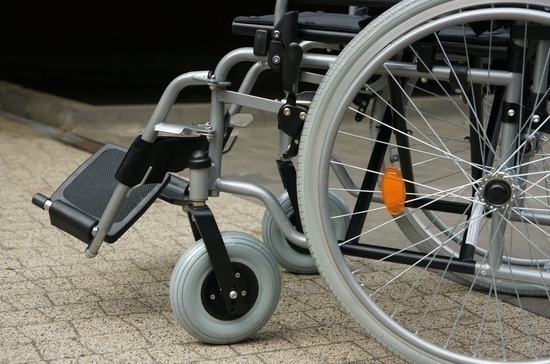 Инвалиды смогут получить протезы и коляски без привязки к месту жительства