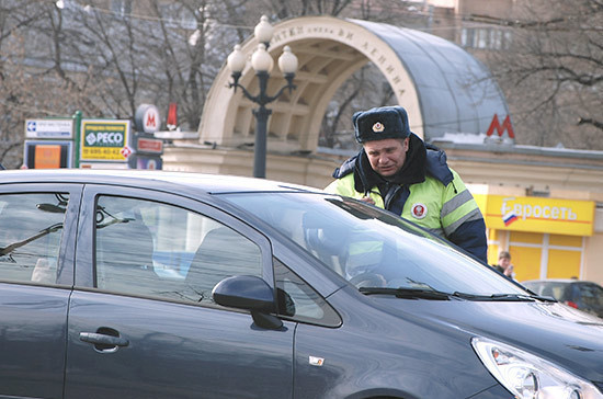 В Госдуму внесли проект о предъявлении документов на машину в электронном виде