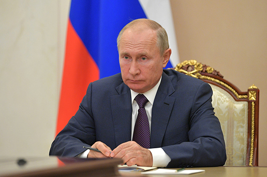 Путин пообещал оказать финансовую поддержку Псковской области