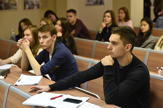 Минобрнауки планирует отслеживать число работающих иностранных студентов