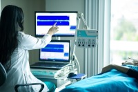 Эпидемиолог назвал Сербию «одной большой COVID-больницей»