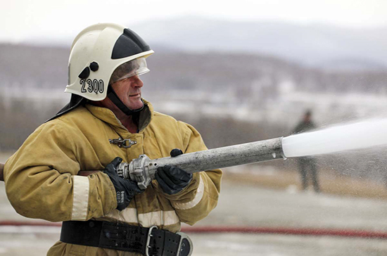 Пожарные ликвидировали открытое горение на рынке в Ростове-на-Дону