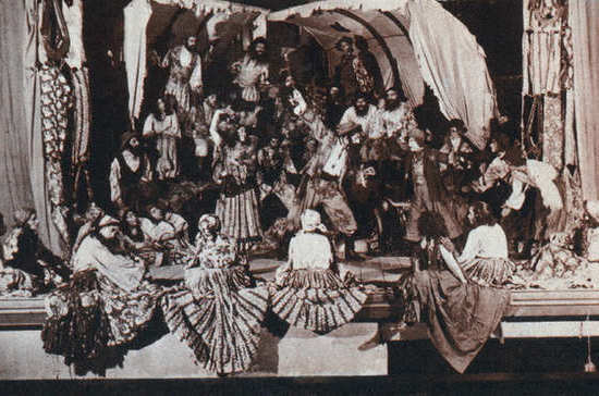 89 лет назад цыганский театр-студия «Ромэн» получил статус профессионального театра