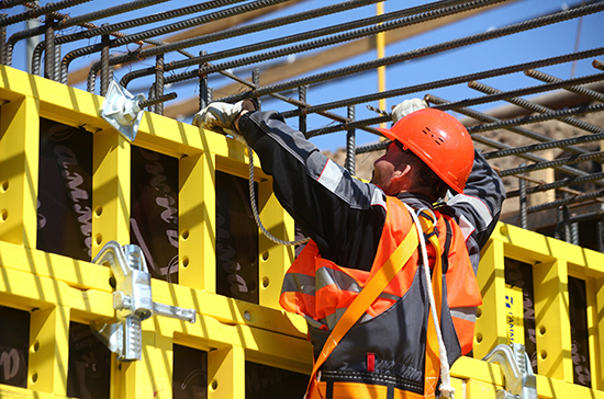 Комитет Думы одобрил право Фонда дольщиков достраивать жилые дома