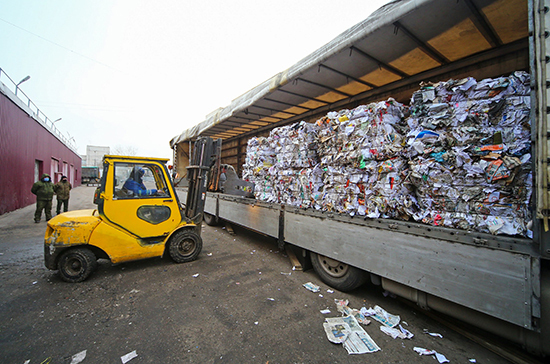 Путин распространил нормы закона о закупках на операторов по переработке мусора