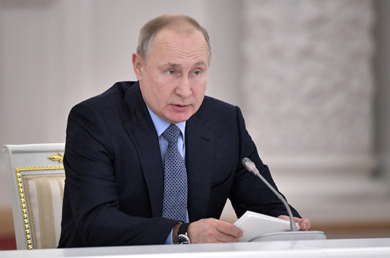 Путин предложил обобщить опыт вузов в совмещении разных форматов обучения