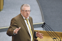 Жириновский предлагает лишать прав за привязанные к автомобилям «ватрушки»