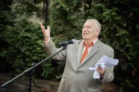 А вот лидер ЛДПР Владимир Жириновский сразу зашёл с гуманитарного фланга: известно, что во второй половине 60-х годов он изучал турецкий язык и литературу в Институте восточных языков при МГУ имени Ломоносова. Впрочем, в разгар студенческих лет он уже вовсю увлёкся политикой и даже писал письма высшему руководству СССР с предложением реформ в образовании и сельском хозяйстве. Фото: ldpr.ru