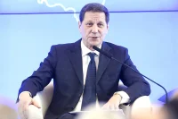 Судя по всему, первый вице-спикер Госдумы Александр Жуков тоже с детских лет знал, к чему стремиться: после школы, где он углублённо изучал точные науки, он поступил на экономический факультет Московского государственного университета имени Ломоносова. Вуз окончил с дипломом экономиста-математика, и с того момента многие годы работал и получал дополнительное образование в этой сфере. Фото: Пресс-служба Государственной Думы