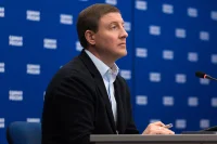 Первый вице-спикер Совета Федерации Андрей Турчак в 90-е годы получил профессию экономиста-менеджера-исследователя в Санкт-Петербургском государственном университете аэрокосмического приборостроения. Позднее, уже в разгар своей политической карьеры, Турчак с отличием окончил Дипломатическую академию МИД РФ. Фото: er.ru