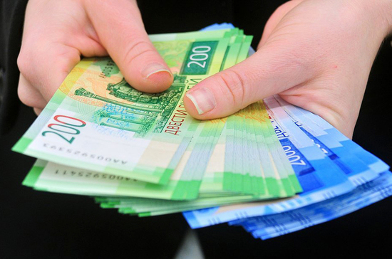 На выплаты соцработникам выделили более 9 млрд рублей 