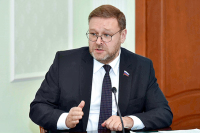 Косачев назвал подавлением инакомыслия закрытие телеканалов на Украине