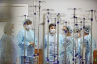 Приостановку аттестации медицинских работников продлили еще на год