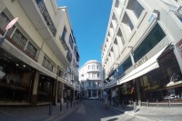 В Афинах из-за коронавируса закрывают школы и промтоварные магазины