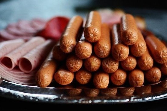 СМИ: производители просят повысить цены на колбасу