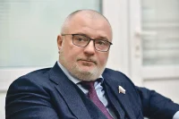 Клишас объяснил, почему Навального судят за клевету на ветерана 