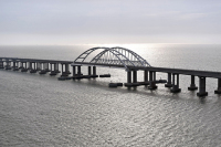 Движение по Крымскому мосту снова закрыли из-за непогоды