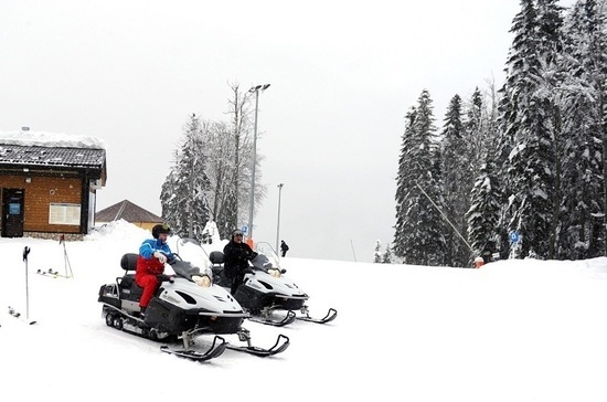 Путин и Лукашенко покатались на лыжах и снегоходах