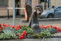 В Петербурге открыли памятник погибшим в пандемию медикам