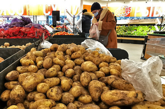Росстат: огурцы в феврале подорожали на 18%, картофель — на 8,1%
