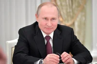Путин поздравил женщин с 8 марта