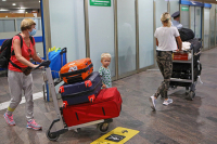 Законным представителям хотят дать право запрета на выезд несовершеннолетних из России