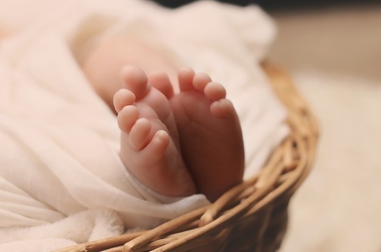 Младенческая смертность в России достигла исторического минимума, сообщили в Минздраве 